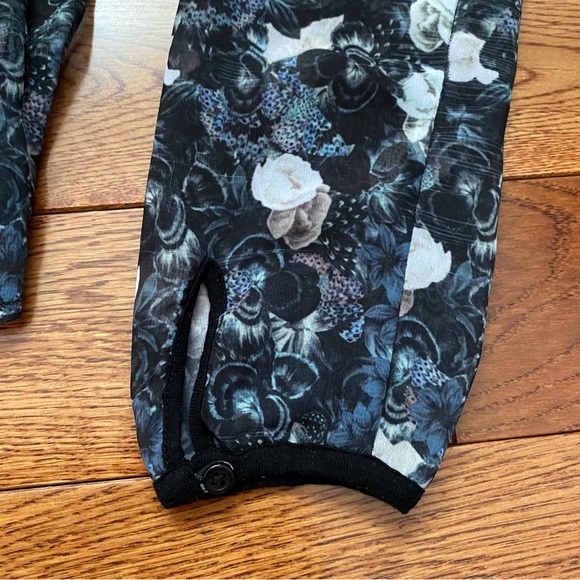 Sunday Best from Aritzia - Crop Floral Blouse with Open Back - Picture 4 of 7